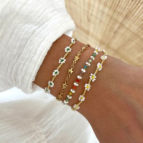 | Des bijoux parfaits pour cet été ☀️ Ces nouvelles pépites sont disponibles de suite et à prix doux sur www.instants-plaisirs.com #bijoux #jewels #jewelry #bracelet #bijouxdorés #acierinoxydabledoré Jewelry Bracelet, Ariel, Bracelet