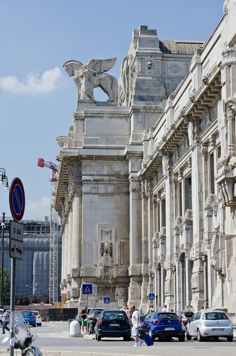 Train Station Architecture, Italy Milan, Italian Life, Europe Summer, Central Station, Bergamo, Milan Italy, Ski Trip, Travel Memories