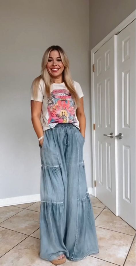 Boho Summer Jeans Outfit, Boho Comfortable Outfit, Colorful Boho Chic Outfits, Simple Boho Clothes, Boho Easter Outfits For Women, Indie Mom Outfits, Flowy Spring Outfits, Boho Mama Style, Boho Outfits Teacher