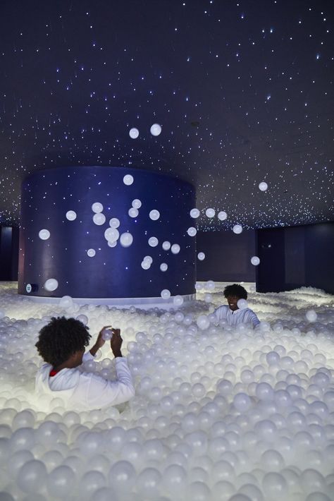 Crazy Rooms, Plastic In The Sea, Color Factory, Interactive Museum, Crazy House, Immersive Art, Event Design Inspiration, Parc D'attraction, Thought Bubbles