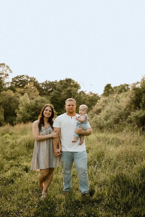 B&W mother father son family photography sunset shoot denim overalls color scheme field 3 Person Family Photos, Family Of 3 Photography, Sunset Shoot, Family Photos With Baby, Family Of 3, Family Of Three, Family Pics, Family Session, Family Pictures