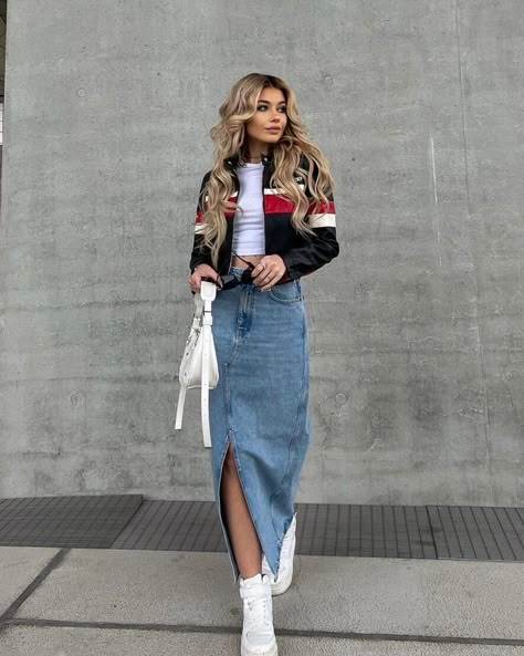 How to Style a Denim Maxi Skirt — 10 Stylish & Trendy Outfit Ideas – May the Ray Denim Maxi Skirt Outfit, Chic Blazer Outfit, Long Denim Skirt Outfit, Skirt Outfit Fall, White Sneakers Outfit, Best White Sneakers, Long Denim Skirt, Denim Skirt Outfits, Maxi Skirt Outfits