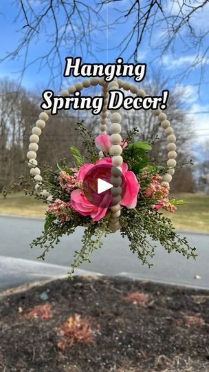 Dollar Tree Flowers, Beaded Wreath, Easy Landscaping, Diy Dollar Store Crafts, Landscaping Tips, Decoration Originale, Hanging Flowers, Flowers Spring, Diy Hanging