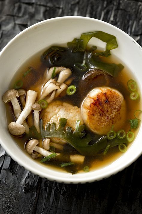 KONBU, WAKAME, MUSHROOM & SCALLOP SOUP [Japan] [saltedandstyled] [kelp, konbu, kombu, dashima, haidai] Scallop Soup, Paleo Seafood, Seaweed Soup, Korean Recipe, Fish Soup, Tiny Village, Asian Soup, Korean Dishes, Chinese Recipes