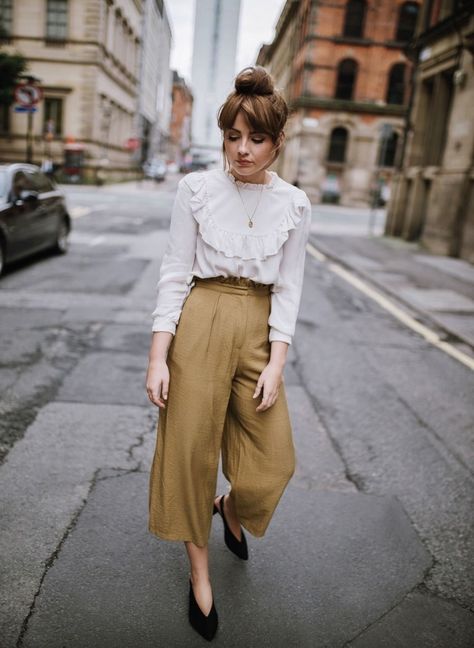 DRESSING UP | A GUIDE FOR PEOPLE WHO DON’T Alice Catherine, Chill Outfit, Petite Style, Minimalist Chic, French Chic, Moda Vintage, Look Vintage, Inspiration Mode, Work Fashion