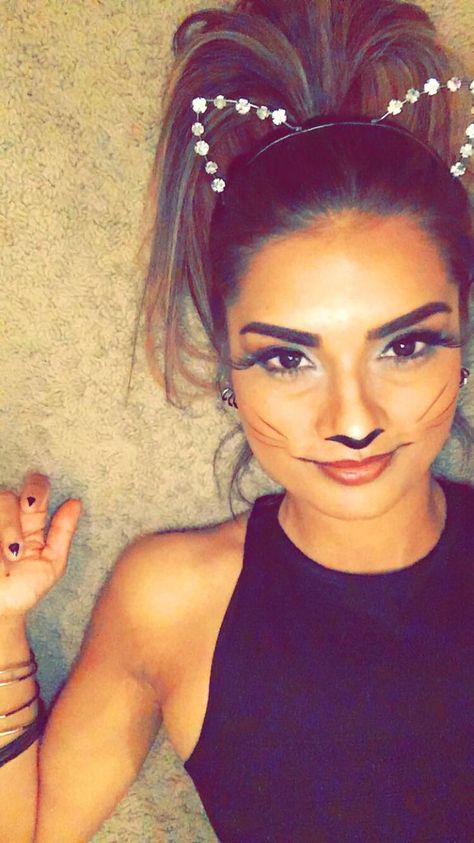 Cat makeup. Cat costume. Cat nails. Halloween 2015. Simple diy costume for the night! Instagram: blxva Last Super, Cat Costume Diy, Make Carnaval, Super Hero Shirts, Compression Shirts, Hallowen Costume, Cat Halloween Costume, Fitness Accessories, Cat Costume