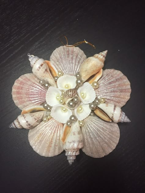 Sea Shell Heart Crafts, Scallop Shell Craft, Beach Crafts Diy, Seashell Art Diy, Sea Glass Art Diy, Seashell Christmas Ornaments, Art Coquillage, Driftwood Art Diy, Oyster Shell Crafts