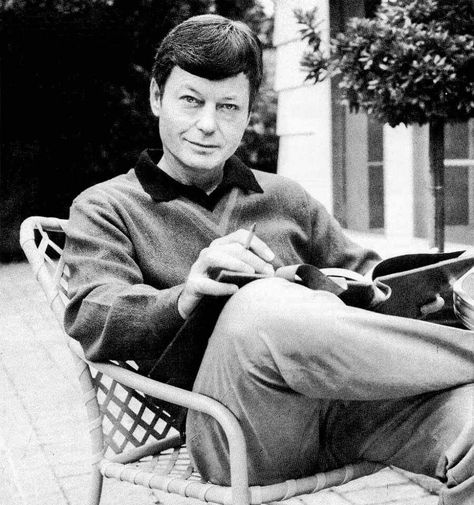 Jackson Deforest Kelley better known as Dr. Bones McCoy on TOS Star Trek. I love this pic he looks so sexy! :-) Bones Mccoy, Dr Mccoy, Dr Bones, Deforest Kelley, Leonard Mccoy, Spock And Kirk, Star Trek 1966, Vintage Stars, Star Trek Original Series