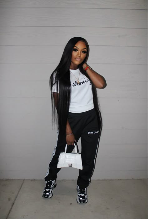 Outfits With Black Balenciaga Shoes, Birthday Outfits Sneakers, Off White Sneakers Outfit Black Women, Black Balenciaga Outfit, Off White Outfits, Grey Dress Outfit, Dope Swag Outfits, Fly Outfits, Hard Fits