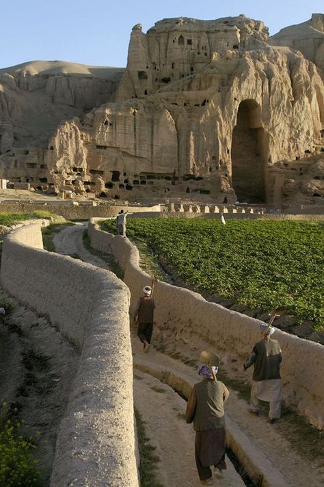 Kabul Afghanistan Photography, Afghan Mountains, Afghanistan Mountains, Afghanistan Beauty, Afghanistan Architecture, Hazara Culture, Afghanistan Aesthetic, Afghanistan Landscape, Afghanistan Women