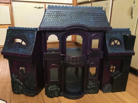 How to Paint a Plastic Dollhouse to look Haunted - Doing It-Projects with CSBergman Halloween Doll House Haunted Dollhouse, Fisher Price Haunted Dollhouse, Fisher Price Dollhouse Makeover, Diy Haunted House Dollhouse, Haunted Barbie, Haunted Dollhouse Diy Ideas, Goth Dollhouse, Halloween Haunted House Diy, Halloween Doll House