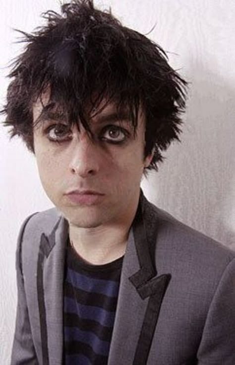 Green Day Billie Joe Armstrong, Billie Joe Armstrong Dropkick, Billie Joe Armstrong Hair, Billie Joe Armstrong Eyeliner, Billie Joe Armstrong Drawing, Billie Joe Armstrong Aesthetic, Billie Joe Armstrong Funny, Billie Armstrong, Emo Guy