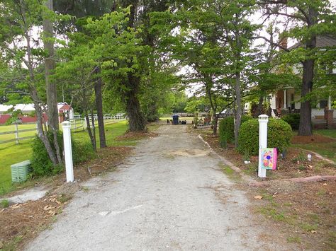 Driveway Posts, Art Display Wall, Diy Driveway, Driveway Markers, Displaying Kids Artwork, Entrance Lighting, Driveway Lighting, Driveway Entrance, Old Mirrors