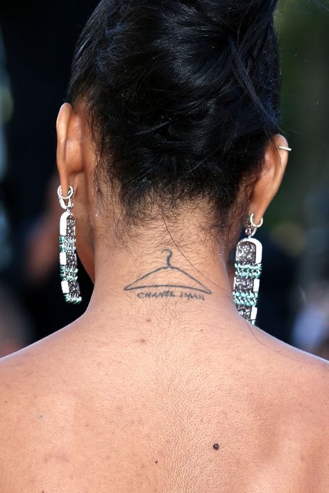 Behind The Neck Tattoos, Celebrity Tattoos Women, Hanger Tattoo, Tiny Tattoos For Women, Small Shoulder Tattoos, Small Finger Tattoos, Small Rose Tattoo, Back Of Neck Tattoo, Chanel Iman