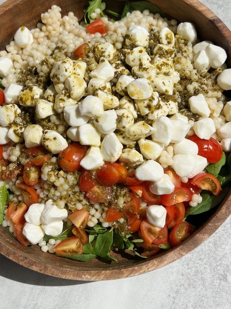 Pesto Pearl Couscous, Cuscus Salad, Salad With Cannellini Beans, Pearled Couscous, Pearl Couscous Recipes, Pearl Couscous Salad, Pesto Spinach, Mozzarella Pearls, Pesto Dressing