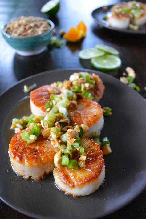 Best Scallop Recipe, Bay Scallop Recipes, Vietnamese Style, Grilled Scallops, Food Project, Meatless Mondays, Scallop Recipes, Presentation Ideas, Vietnamese Food