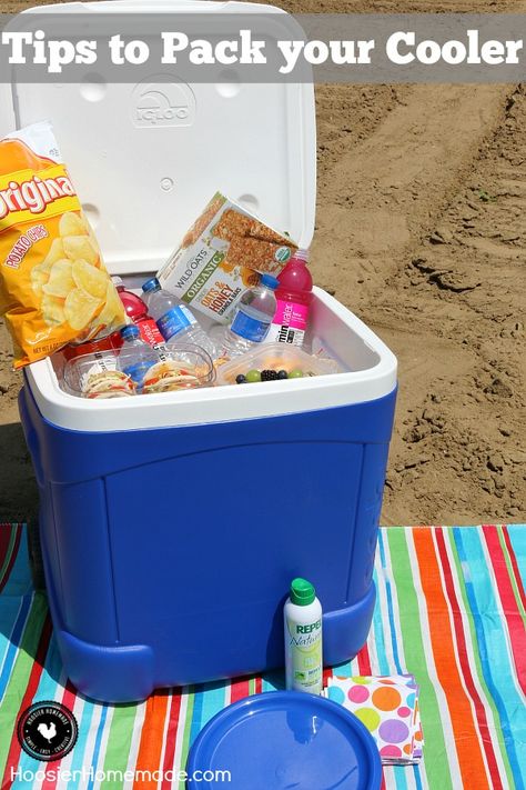 Do you know how to pack your cooler? What should you add? Is the ice on top or bottom? Here are some tips to pack your cooler. You might not have thought of all of them. Beach Hacks For Adults, Road Trip Snacks, Beach Packing, Beach Meals, Beach Vacay, Beach Hacks, Beach Essentials, Beach Time, Beach Picnic