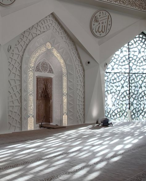 Mosque Design Islamic Architecture, Muslim Prayer Room Ideas, Islamic Interior Design, Mekka Islam, Prayer Room Ideas, Mosque Design, Mosque Art, Mosque Architecture, Mecca Wallpaper