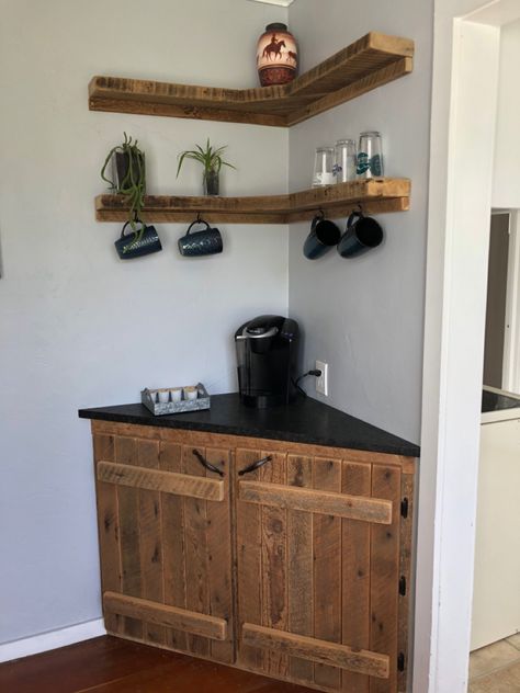 Corner Coffee Station Ideas, Small Corner Coffee Bar, Small Corner Coffee Bar Ideas, Coffee Vibes Aesthetic, Corner Coffee Bar Ideas, Corner Bar Ideas, At Home Coffee Bar, Coffee Bar In Kitchen, Corner Coffee Bar