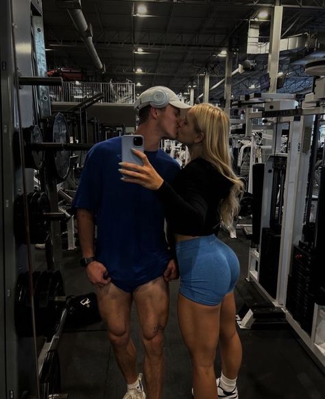 Gym Partner Aesthetic, Fit Couple Aesthetic, Couple Visionboard, Gym Couple Goals Relationships, Couple Gym Pics, Gym Couple Pictures, Fit Couples Pictures, Gym Bf, Gym Couple Poses