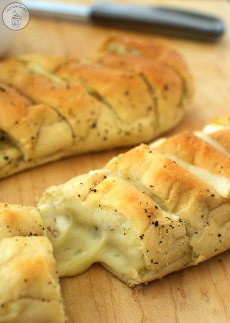 Rhodes Bread, New Years Appetizers, Baguette Recipe, Cheesy Bread, Snacks Für Party, Chapati, Best Appetizers, Appetizer Dips, Bread Dough