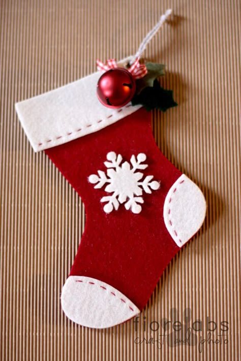 Diy Christmas Stockings Ideas, Diy Christmas Stockings, Christmas Stockings Ideas, Cute Christmas Stockings, Unique Christmas Stockings, Christmas Stockings Diy, Felt Crafts Christmas, Felt Christmas Decorations, Xmas Stockings