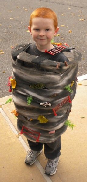 25 Easy DIY Halloween Costumes You Can Make Last Minute - Neatorama Diy Tornado, Tornado Costume, Halloween Costumes Kids Boys, Halloween Idea, Diy Costumes Kids, Diy Halloween Costume, Homemade Costumes, Boy Stuff, Creative Costumes