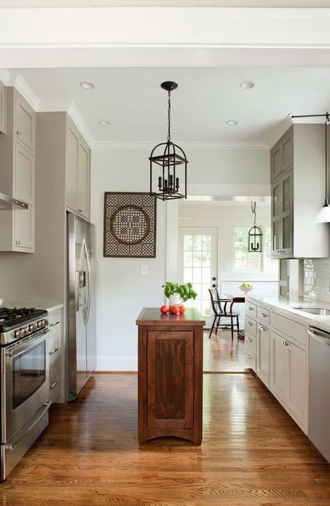 Narrow Kitchen Layout, Narrow Kitchen Design, Small Kitchen Furniture, Long Narrow Kitchen, Narrow Kitchen Island, Galley Kitchen Layout, Kitchen Island Plans, Custom Kitchen Island, Kitchen Design Pictures