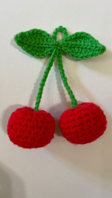 Cherries Crochet, Crochet Cherries, Cherry Crochet, Crochet Cherry, Cotton Crochet Patterns, Hello Kitty Crochet, Crochet Fruit, Crochet Keychain Pattern, Crochet Flower Tutorial