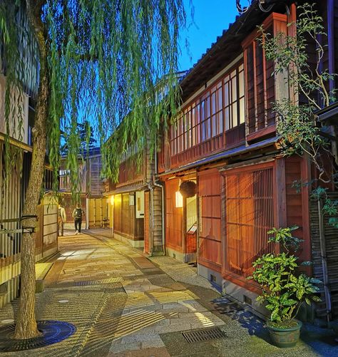 Higashi Chaya District, Kanazawa. by AcidMau The post Higashi Chaya District, Kanazawa. appeared first on Alo Japan. Higashi Chaya District, Kanazawa Japan, Japan Tour, Karuizawa, Go To Japan, Japan Travel Guide, Kanazawa, Ishikawa, Japan Photo