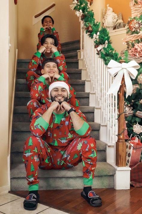 Xmas Card Photo Ideas Family Pictures, Christmas Cousin Pictures, Funny Christmas Poses For Family, Pj Family Christmas Pictures, Kid Christmas Picture Ideas, Creative Family Christmas Photos, Brothers Christmas Photos, Christmas Pajama Photo Shoot Family, Cousin Christmas Pictures