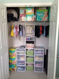 Twin nursery organization Walk In Storage Closet Organization, Twins Nursery Small Room, Sibling Closet Organization, Nursery Storage Hacks, Twin Closet Organization, Nursery Organization Ideas Small Spaces, Twin Nursery Boy And Girl, Organize Closet, Perlengkapan Bayi Diy