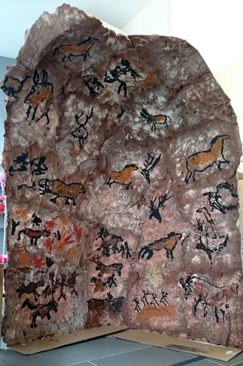 Stone Age Cave Paintings, Stone Age Activities, Prehistoric Painting, Stone Age Art, Creative Art Projects, Prehistoric Man, Cave Drawings, Art Lessons Middle School, Cave Art