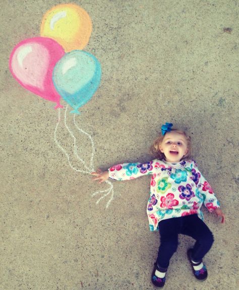 Birthday balloon sidewalk chalk art Chalk Balloons, Sidewalk Chalk Photos, Chalk Photography, Chalk Pictures, Chalk Photos, Fun Chalk Art, Chalk Ideas, Chalk Design, Sidewalk Chalk Art