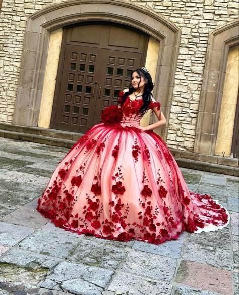 Red N Gold Quince Dresses, Quince Dresses Red And White, Quinseñeras Dress Red, Red And Pink Quince Dress, Red Dresses Quinceanera, Red And Pink Quinceanera Dresses, Quinceanera Burgundy, Qencenera Dresses Red, Dark Red Quinceanera Dresses Mexican