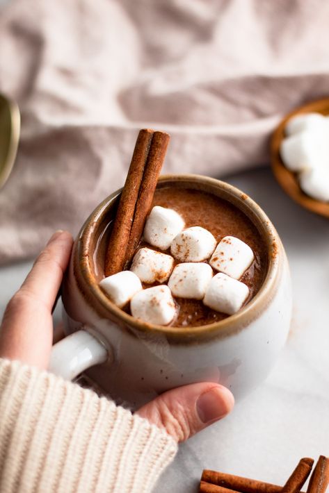 Chai Hot Chocolate, Cinnamon Hot Chocolate, Spicy Hot Chocolate, Spiced Chai, Hot Chocolate Drinks, Cocoa Recipes, Christmas Hot Chocolate, Homemade Hot Chocolate, Fall Dessert Recipes