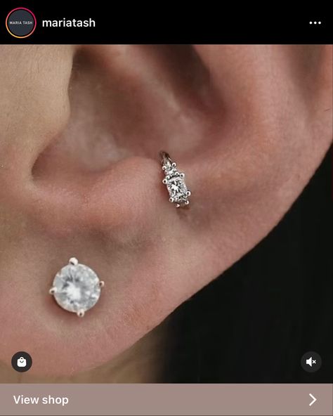 Double Anti Tragus Piercing, Unique Ear Piercings Ideas, Mid Helix Piercing, Unique Piercings, Anti Tragus Piercing, Unique Ear Piercings, Snug Piercing, Anti Tragus, Piercing Inspo