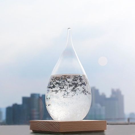 A "Weather Droplet" filled with a liquid that predicts weather conditions. Your pal will love keeping an eye on it as a snowstorm approach — it's pretty magical. Clear Glass Ornaments, Windy Weather, Mug Warmer, Winter Birthday, Sunny Weather, Barometer, Snow Storm, Weather Forecast, Water Drops