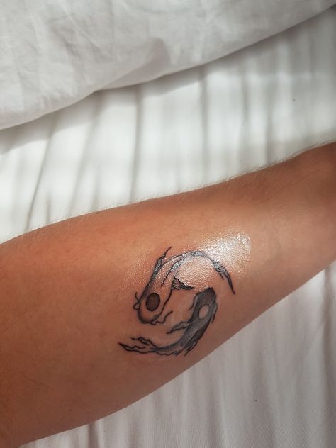 Avatar Fish Tattoo, Koi Fish Yin Yang Tattoo, Tui And La, Tui And La Tattoo, Avatar Ying Yang Fish, Avatar Ying Yang Fish Tattoo, Atla Tattoo, Ying Yang Tattoo, Avatar Tattoo