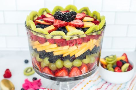 Fruit Trifle Desserts, Dessert Trifles, Fruit Trifle Recipes, Summer Trifle, Trifle Bowl Recipes, Pumpkin Trifle, Fruit Trifle, Fruit Desserts Easy, Best Fruit Salad