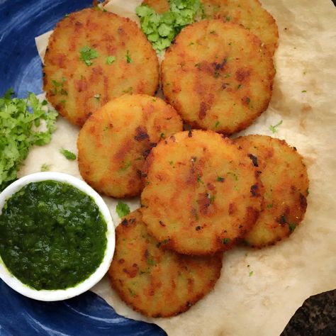 Aloo Tikki Recipe, Aloo Tikki, Potato Patties, Indian Street, Food Snack, Indian Street Food, Boiled Potatoes, Indian Spices, Popular Recipes