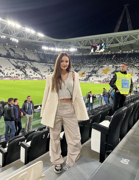 Stadium Outfit Women, Stadium Outfit, Football Wife, Footballers Wives, Football Wags, Favorite Activity, Outfit Women, Date Outfits, Cute Couple Pictures