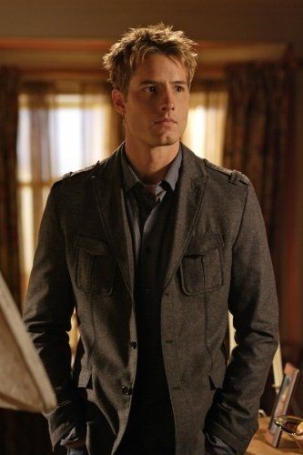 justin hartley - i'm embarassed at how many smallville episodes I watched just to see him. Justin Hartley Smallville, Green Arrow Smallville, Adam Newman, Cute Nerd, Justin Hartley, Oliver Queen, Green Arrow, Smallville, Young And The Restless