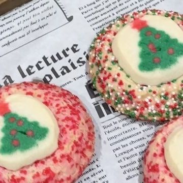 Ivy on Instagram: "Christmas stacked cookies 🎄 Name that movie… These were so fun and easy to make! Idea from @sweetlyjamie I used two of the sugar cookie dough balls from the 24 pack for one of the sprinkled cookies for a thicker cookie. Bake at 350 for 10 minutes before adding the tree cookie. Once you add the tree cookie, bake an additional 7-10 minutes. Cookie doughs and sprinkles (came in a 4 pack) all found at target ❤️💚 #christmascookies #christmas #christmasrecipe #easyrecipes #recipesforkids #loveactually #christmasmovies #sugarcookies #pillsburycookies #christmastree #sprinklescookies #movienight" Stacked Sprinkle Christmas Cookies, Pillsbury Sugar Cookies Christmas, Stacked Christmas Sprinkle Cookies, Stacked Christmas Cookies, Sprinkled Cookies, Pillsbury Christmas Cookies, Pillsbury Sugar Cookie Dough, Awesome Cookies, Pillsbury Cookies