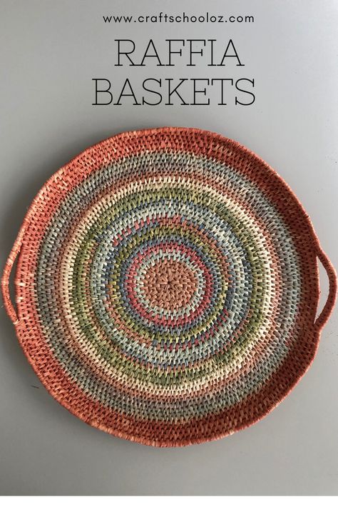 Coil Wrapped Baskets, Paper Raffia Crafts, Coil Weaving, Raffia Basket Weaving Diy, Basket Coiling, Raffia Basket, Raffia Weaving, Weaving Baskets, Rafia Crafts