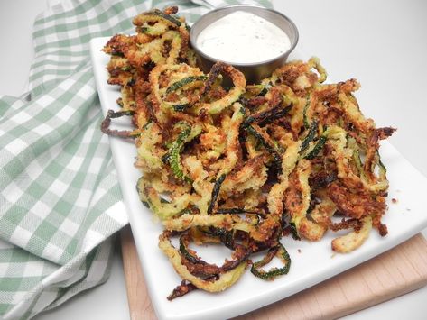 Air Fryer Zucchini Curly Fries Zucchini Pommes, Air Fryer Zucchini, Zucchini Crisps, Curly Fries, Easy Zucchini, Fries Recipe, Zucchini Fries, Air Fryer Dinner Recipes, Air Fryer Recipes Easy