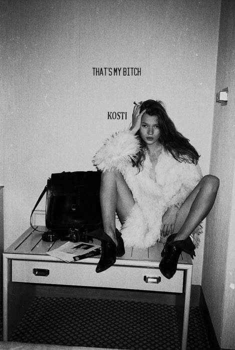 Kate Moss Poster, Old Hollywood Decor, Hollywood Decor, Feminist Poster, Iron Beds, Chic Wall Art, Poster Black And White, Beauty Room Decor, 90s Model