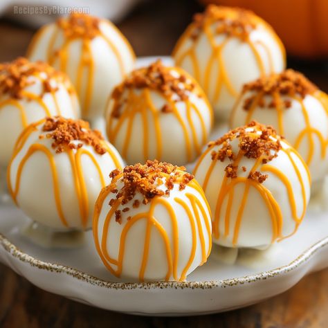 Spiced pumpkin cake pops and truffles, coated in white chocolate and perfect for fall parties or gifting. Fun to make and decorate! Cake Balls Thanksgiving, Pumpkin Spice Cake Pops, Spice Cake Pops, Pumpkin Spice Cake Balls, Pumpkin Cake Balls, Vegan Cake Pops, Fall Treats Recipes, Pumpkin Cake Pops, Fall Parties