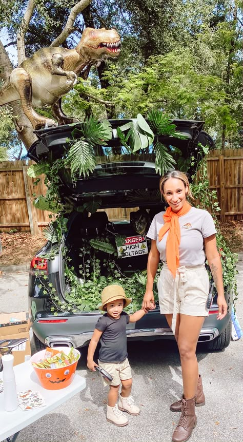 Truck Or Treat Jurassic Park, Dinosaur Truck Or Treat, Trunk Or Treat Ideas Dinosaur, Trunk Or Treat Dinosaur Theme, Dino Trunk Or Treat Ideas For Cars, Trunk Or Treat Jurassic Park Theme, Blippi Trunk Or Treat, Trunk Or Treat Ideas For Cars Dinosaur, Jurassic Park Golf Cart