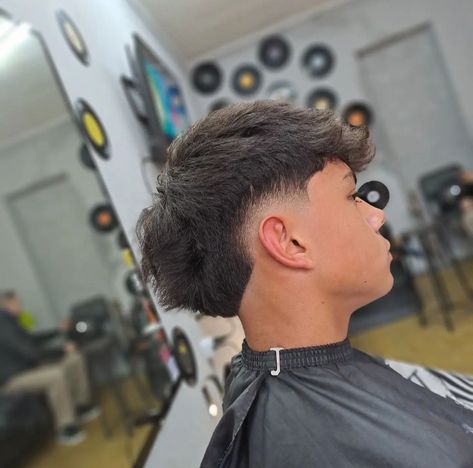 Low Burst Fade V Cut, Low Burst Fade Mullet, Fade Haircut Mullet, Burst Fade With Design, Burst Fade Straight Hair, Burst Fade Curly Hair, Fade With Design, Low Burst Fade, Burst Fade Mullet